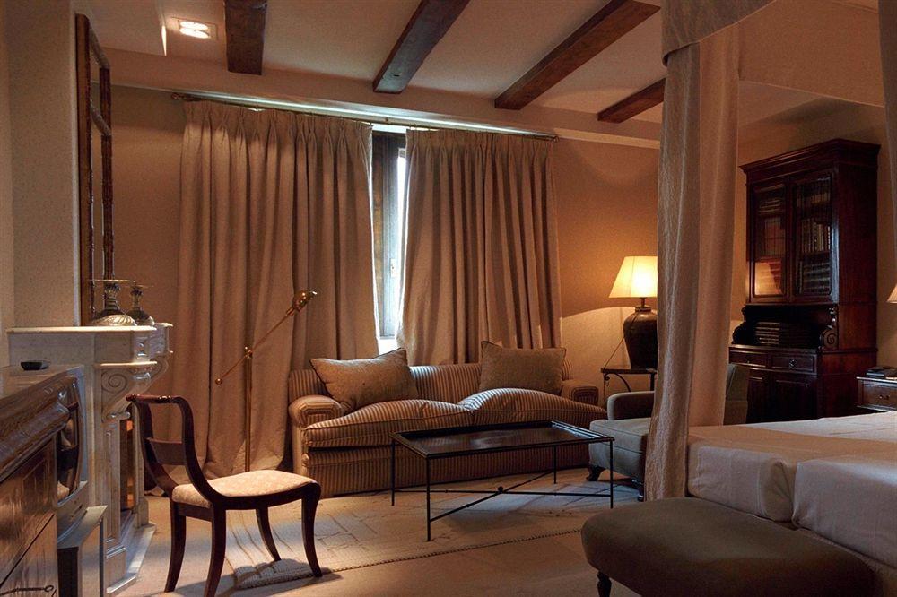 Landa 호텔 Burgo 객실 사진 A room at the Hotel de la Villa d'Este