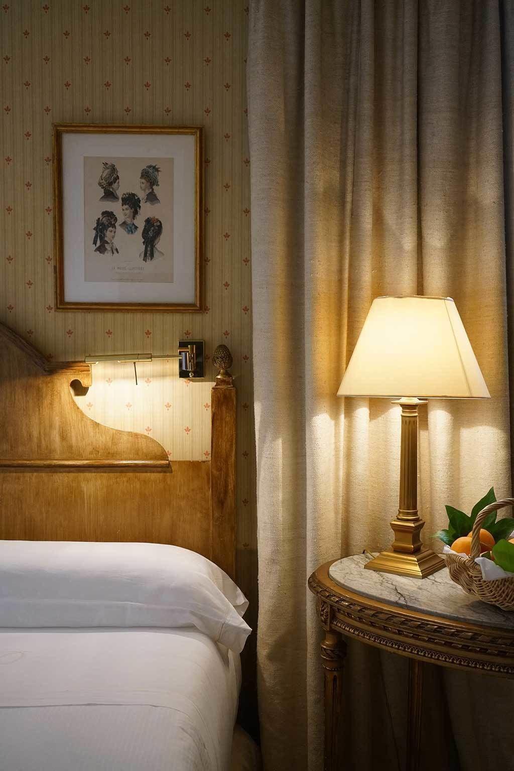 Landa 호텔 Burgo 외부 사진 A table lamp