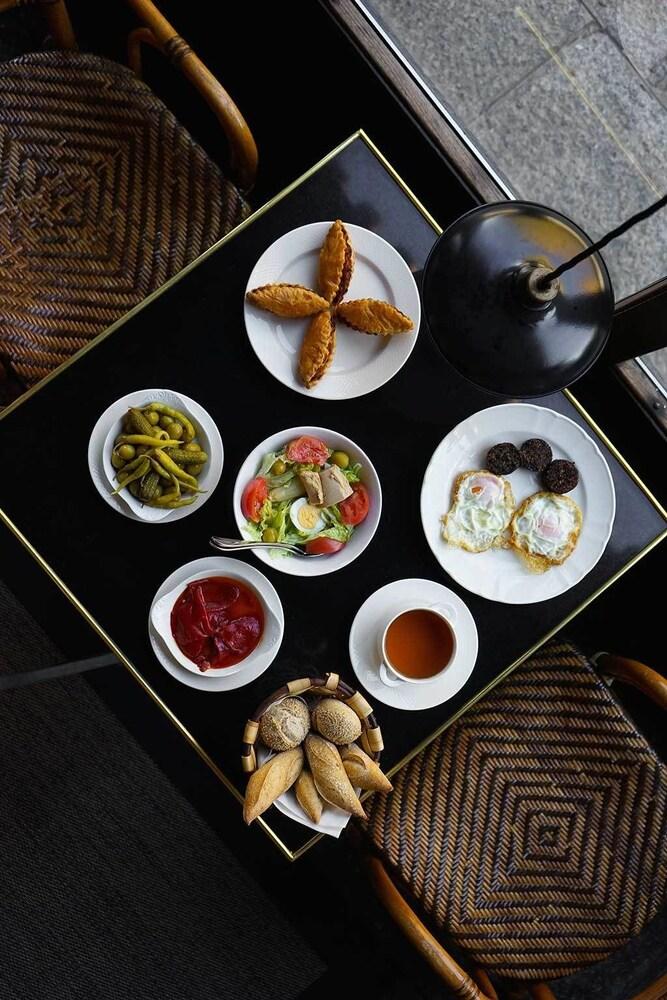 Landa 호텔 Burgo 외부 사진 A traditional Turkish breakfast