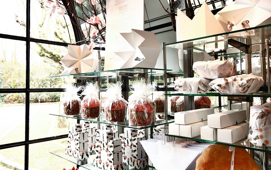 Landa 호텔 Burgo 외부 사진 A display of chocolate truffles