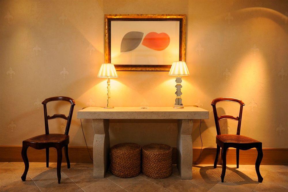 Landa 호텔 Burgo 외부 사진 A table and chairs