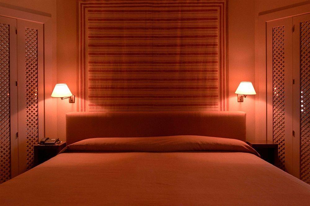 Landa 호텔 Burgo 외부 사진 A bedroom at the Taj Mahal Palace