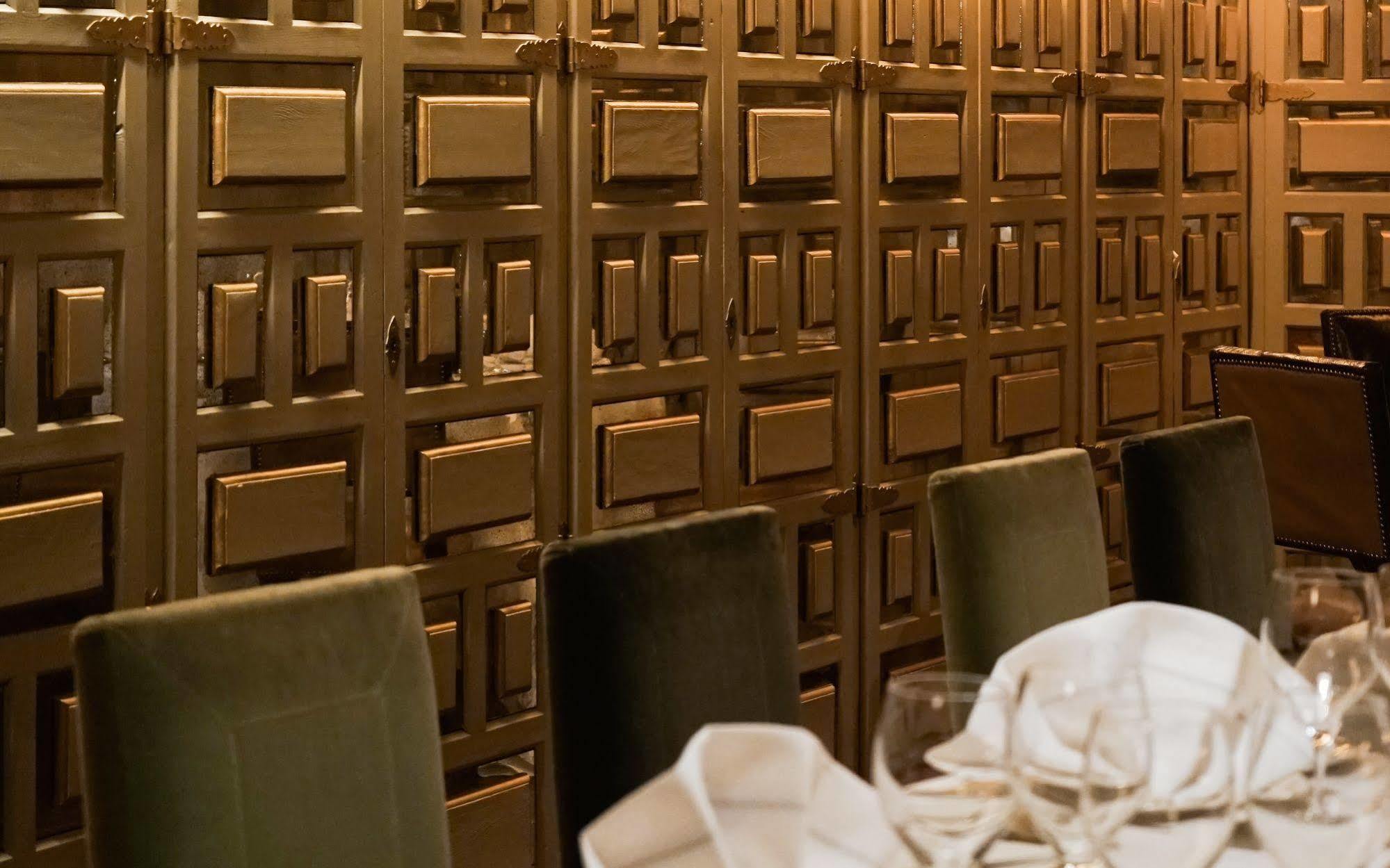 Landa 호텔 Burgo 외부 사진 Gold bars in a bank vault